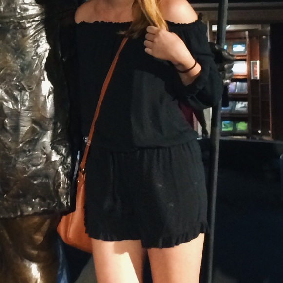 Brandy Melville Gabriella Romper - Picture 5 of 5